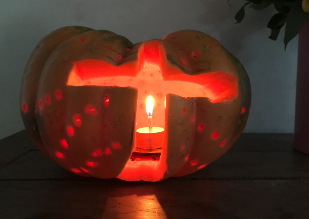 Le soir d'Halloween, évangélisez avec une citrouille chrétienne !